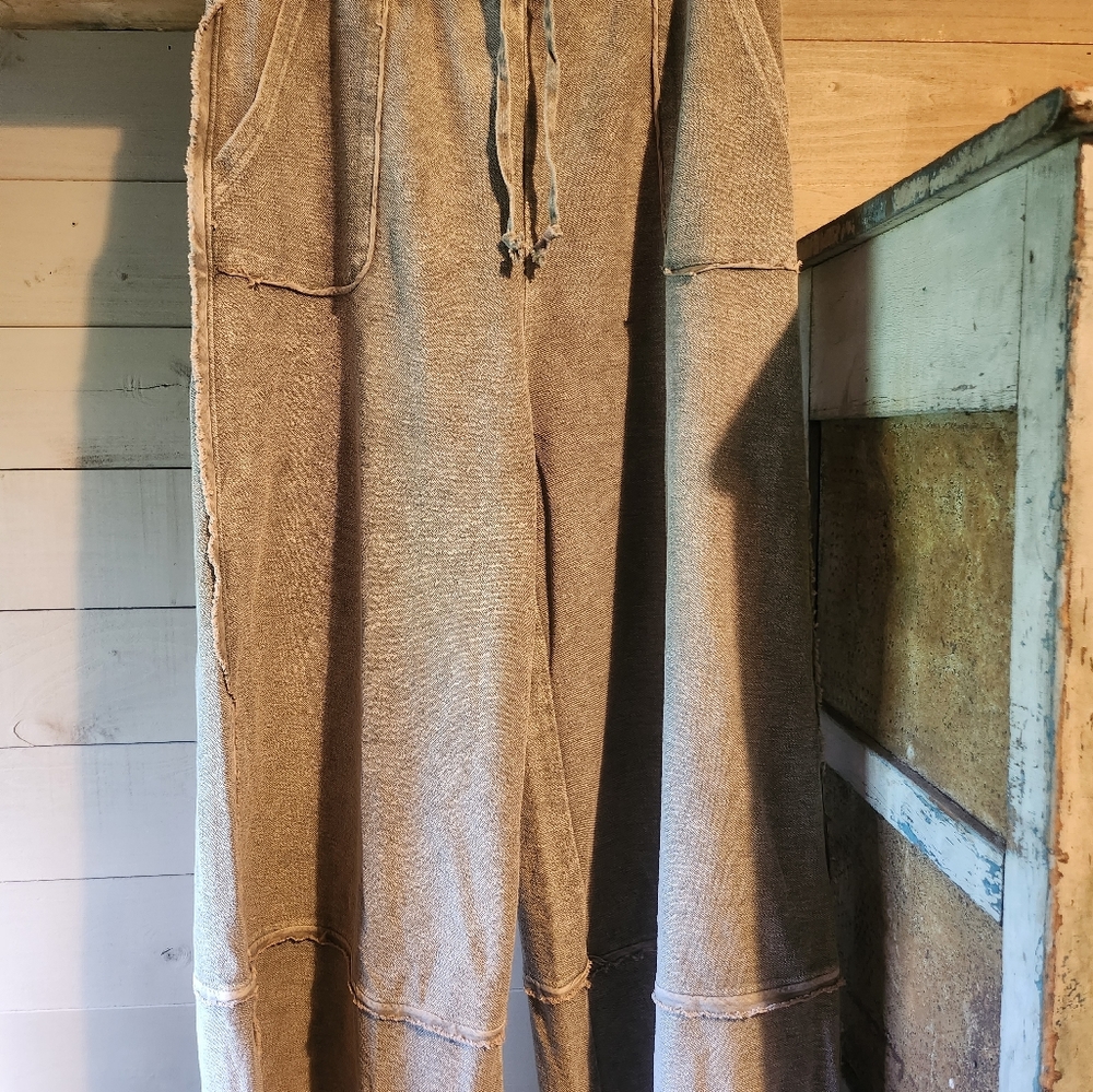 Easel Pants
